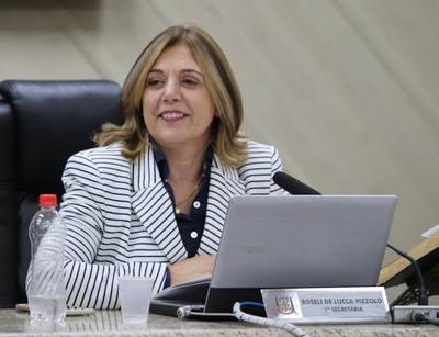 Roseli de Lucca retorna à Câmara após período no Executivo; Tita Belloli deixa legislativo