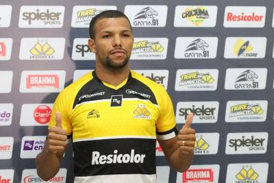 Zagueiro Vitão vê progresso no Criciúma: “time está em evolução”