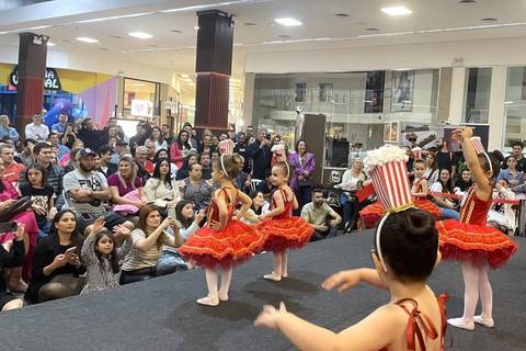 Setembro Cultural: 1,6 mil crianças mostraram seus talentos no palco do Criciúma Shopping