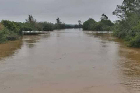 Após chuvas, rios Araranguá e Tubarão têm aumento no nível da água
