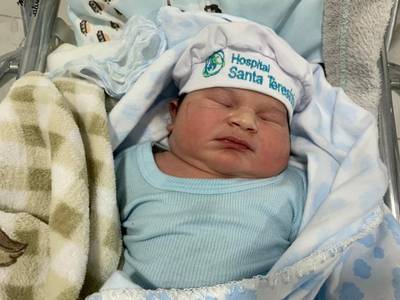 'Super bebê' nasce com mais de 5,3 quilos no Hospital Santa Terezinha