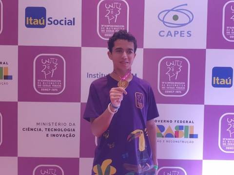 Aluno de Criciúma recebe medalha de ouro na OBMEP após ficar entre os melhores colocados do Brasil
