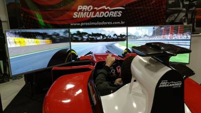 VÍDEO: Simulador de F1 será atração no Criciúma Shopping