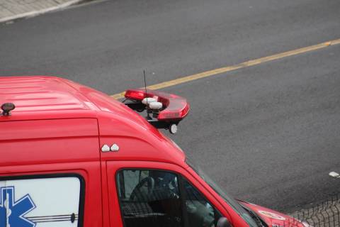 Motorista embriagado atropela duas pessoas, tenta fugir e acaba detido e agredido por populares na SC-447