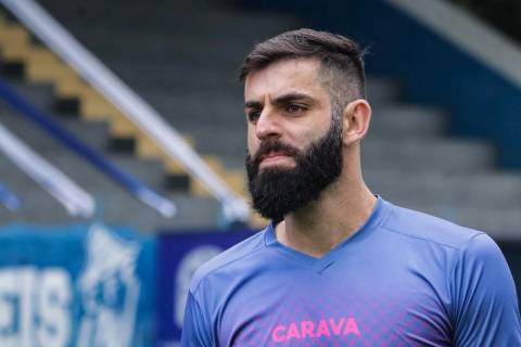 Zagueiro do Caravaggio destaca equilíbrio da Série B: 'o mínimo de erro pode custar caro'