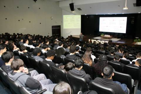 Prepara Enem começa nesta sexta-feira com aulão gratuito para estudantes de Criciúma e região