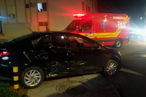 Mulheres são encaminhadas à UPA após colisão entre carros em Criciúma