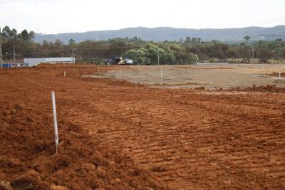 Prefeitura assina contrato para instalação de placas solares na Fazenda Solar Nikola Tesla