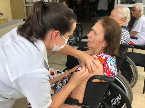 Forquilhinha inicia hoje a vacinação dos idosos de 85 a 89 anos