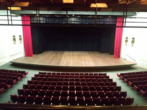 Teatro Elias Angeloni recebe show internacional nesta sexta-feira