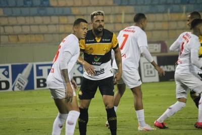 Em Barueri, Criciúma fica no 0 a 0 contra o Oeste