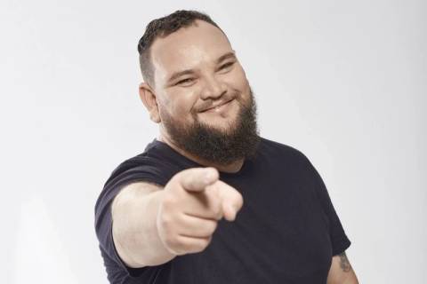 Rafael Aragão apresenta show de stand-up no Teatro Elias Angeloni