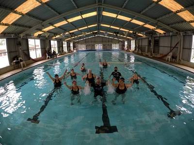 Os idosos na piscina: pauta do projeto Tartaruga na Unesc