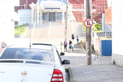 Eleições 2022: veículos estacionados de forma irregular são multados no bairro Próspera 