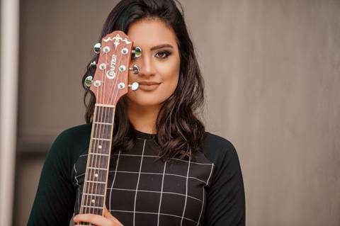 Cibele Mdaui lança música que fala de esperança
