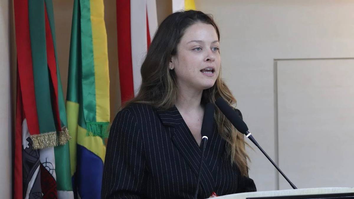 Vereadora de Criciúma lança abaixo-assinado pela defesa das cotas raciais  nas universidades de SC - Portal Engeplus