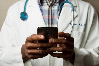 Criciúma inicia consultas médicas on-line para atendimentos com especialistas; veja como funciona 