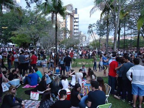 Pik Nik Coletivo reúne bom público na Praça do Congresso