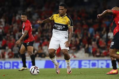 Volante que rescindiu contrato com o Criciúma é anunciado em adversário da Série B