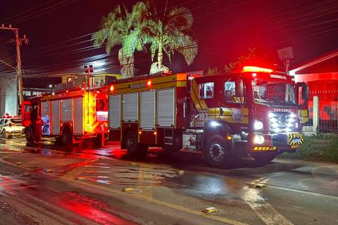Casa disponível para locação é destruída por incêndio em Criciúma