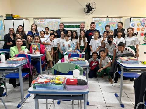 Prefeitura de Forquilhinha inicia entrega de kits de materiais escolares