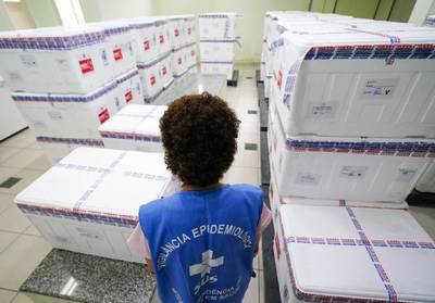 Saúde deve imunizar mais de 2,8 milhões de pessoas contra o novo coronavírus em 2021