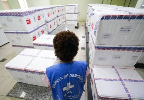 Saúde deve imunizar mais de 2,8 milhões de pessoas contra o novo coronavírus em 2021