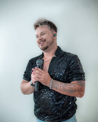 Cantor de Içara, Gregory Milioli, lança nova música 