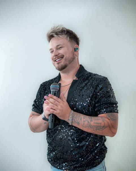 Cantor de Içara, Gregory Milioli, lança nova música 
