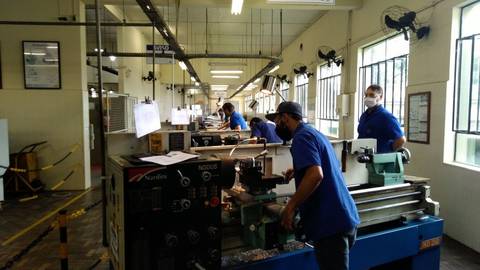 Com vagas de emprego sobrando, novas turmas de Solda e Torneiro Mecânico são abertas na Satc 