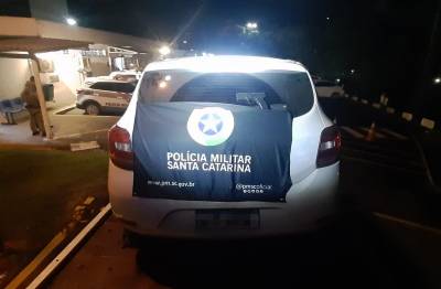 Rastreado por aplicativo, carro roubado em Criciúma é recuperado pela PM em menos de uma hora