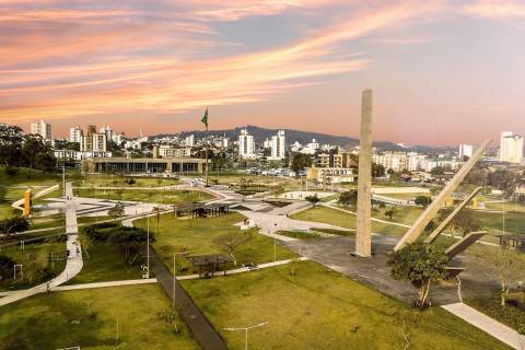 Feriado de Sexta-feira Santa altera horários de funcionamento de serviços; confira