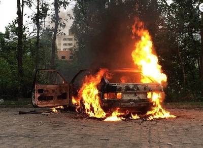 Carro fica destruído após pegar fogo na rodovia SC-446