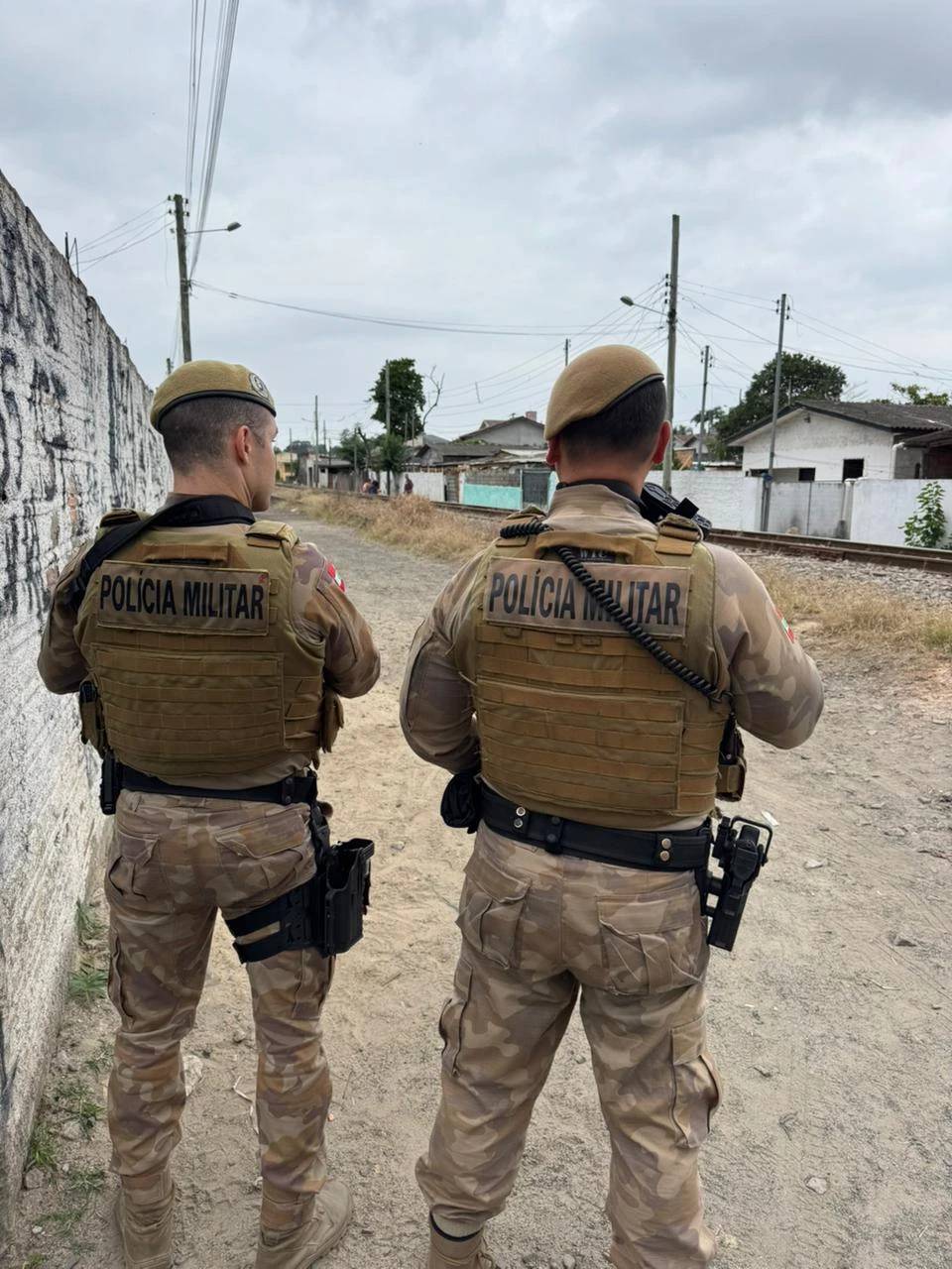Criciúma: PM realiza operação às margens dos trilhos no bairro Pinheirinho — foto 5