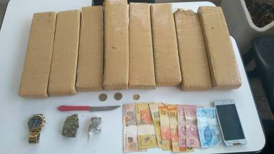 PM apreende aproximadamente 8kg de drogas em Capivari de Baixo