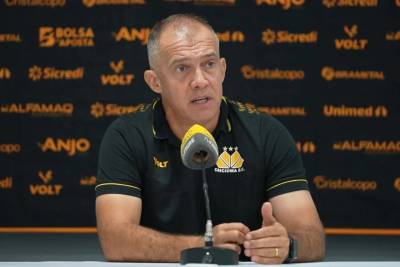 Com departamento médico cheio, Baptista avalia situações e fala sobre retorno de Jhonata Robert