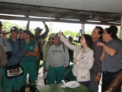 Romanna e Serafim visitam mineiros da Cooperminas