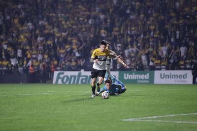 Criciúma rescinde contrato com atacante