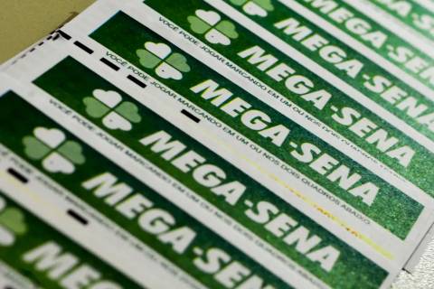 Mega-Sena: prêmio acumula e está estimado em R$ 18 milhões; confira as dezenas sorteadas