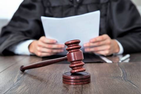Tribunal de Justiça confirma pena para advogada que corrompeu testemunha