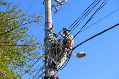 Prefeitura de Criciúma realiza Operação Limpa Fios na rua Anita Garibaldi nesta sexta-feira