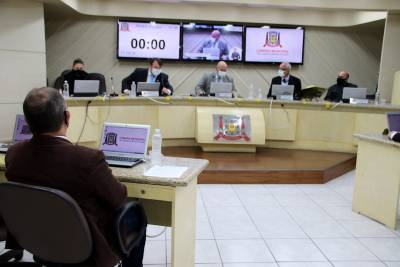 Vereadores querem retomada do atendimento presencial em estabelecimentos como Casan e Celesc
