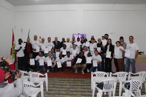 Em parceria com o Governo Municipal, Escola Móvel do Senai forma novos profissionais em Urussanga