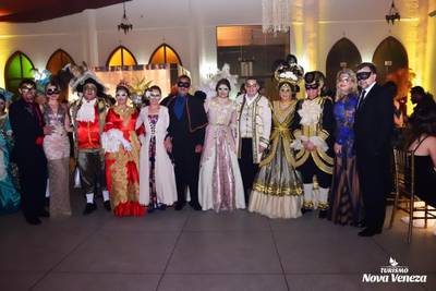 Turistas se encantam com Baile de Gala