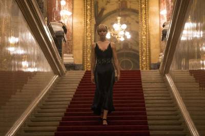 VÍDEO: Jennifer Lawrence como espiã russa em cartaz 