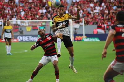 Criciúma sofre nova virada: Flamengo venceu por 2 a 1 no Mané Garrincha