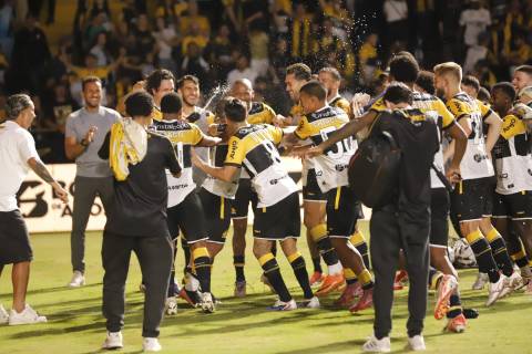 Veja o gol e as fotos da vitória do Tigre diante do Botafogo-SP