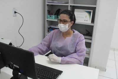 Conheça a história de Larissa Alves, a enfermeira que atua no combate à Covid-19 em Criciúma