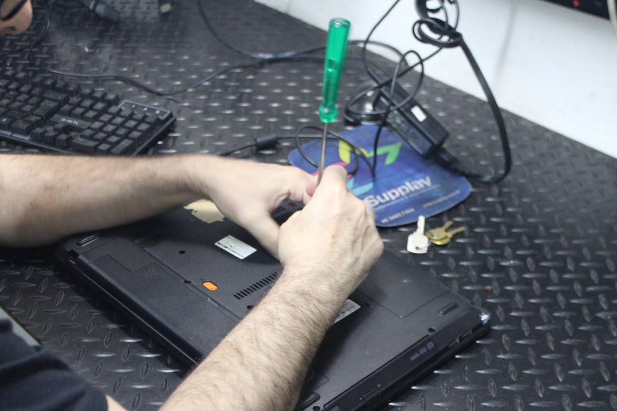 Da sucata à solidariedade: projeto transforma peças descartadas em computadores para famílias de baixa renda — foto 1
