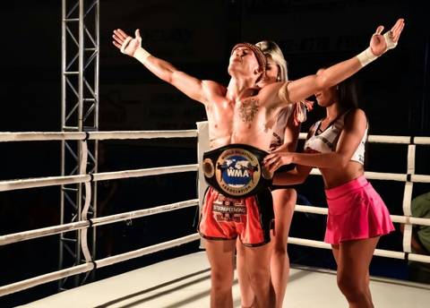 Brandom Costa vence desafio de Muay Thai